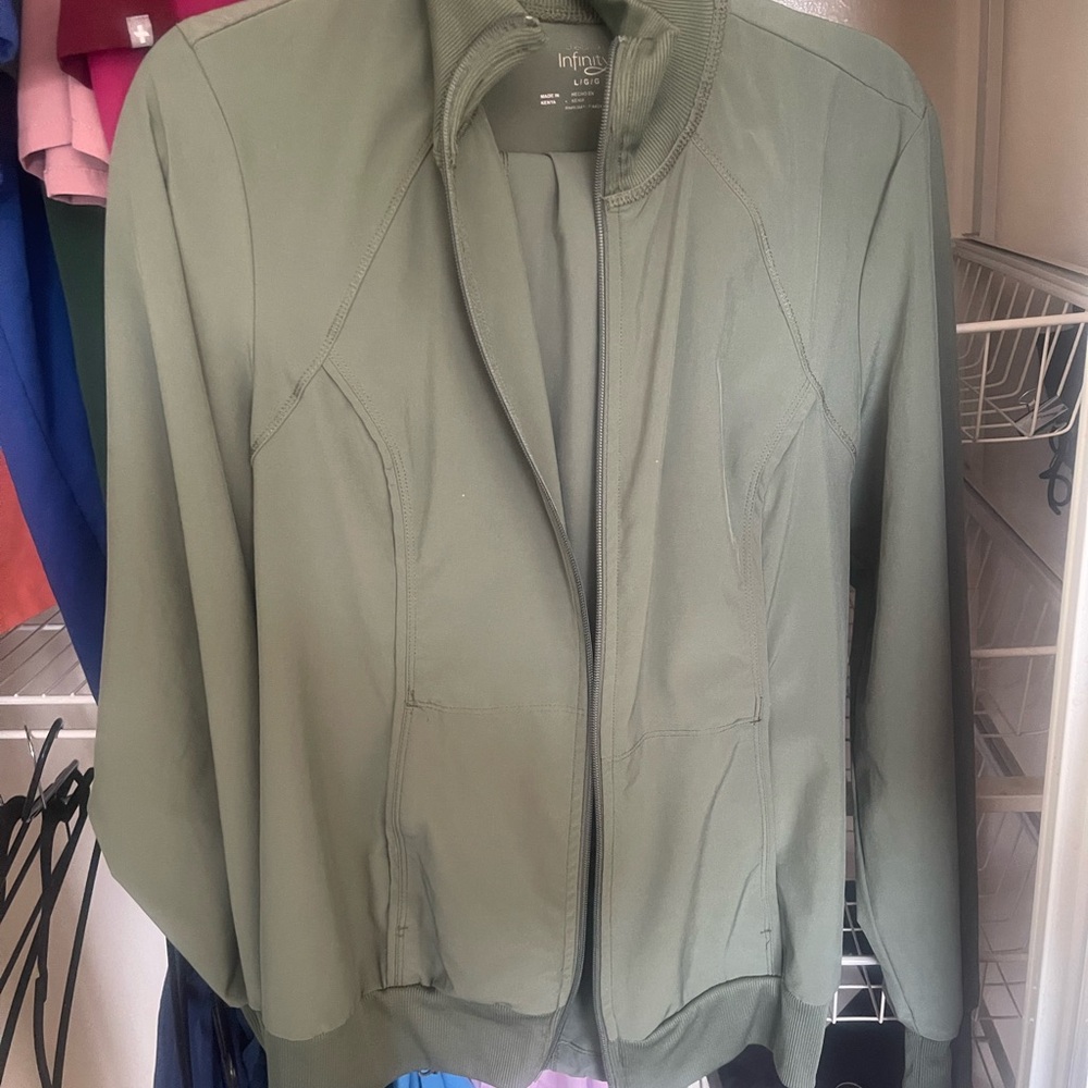 Cherokee Infinity Scrub Jacket Size Large - image 1